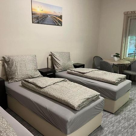 Kinizsi Udvar Apartmanház Balatonboglár Exteriér fotografie
