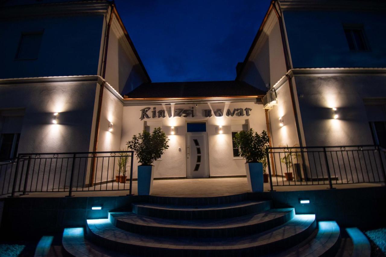 Kinizsi Udvar Apartmanház Balatonboglár Exteriér fotografie