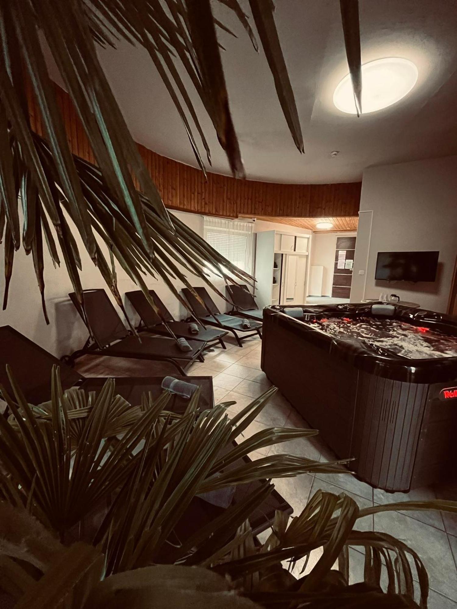 Kinizsi Udvar Apartmanház Balatonboglár Exteriér fotografie