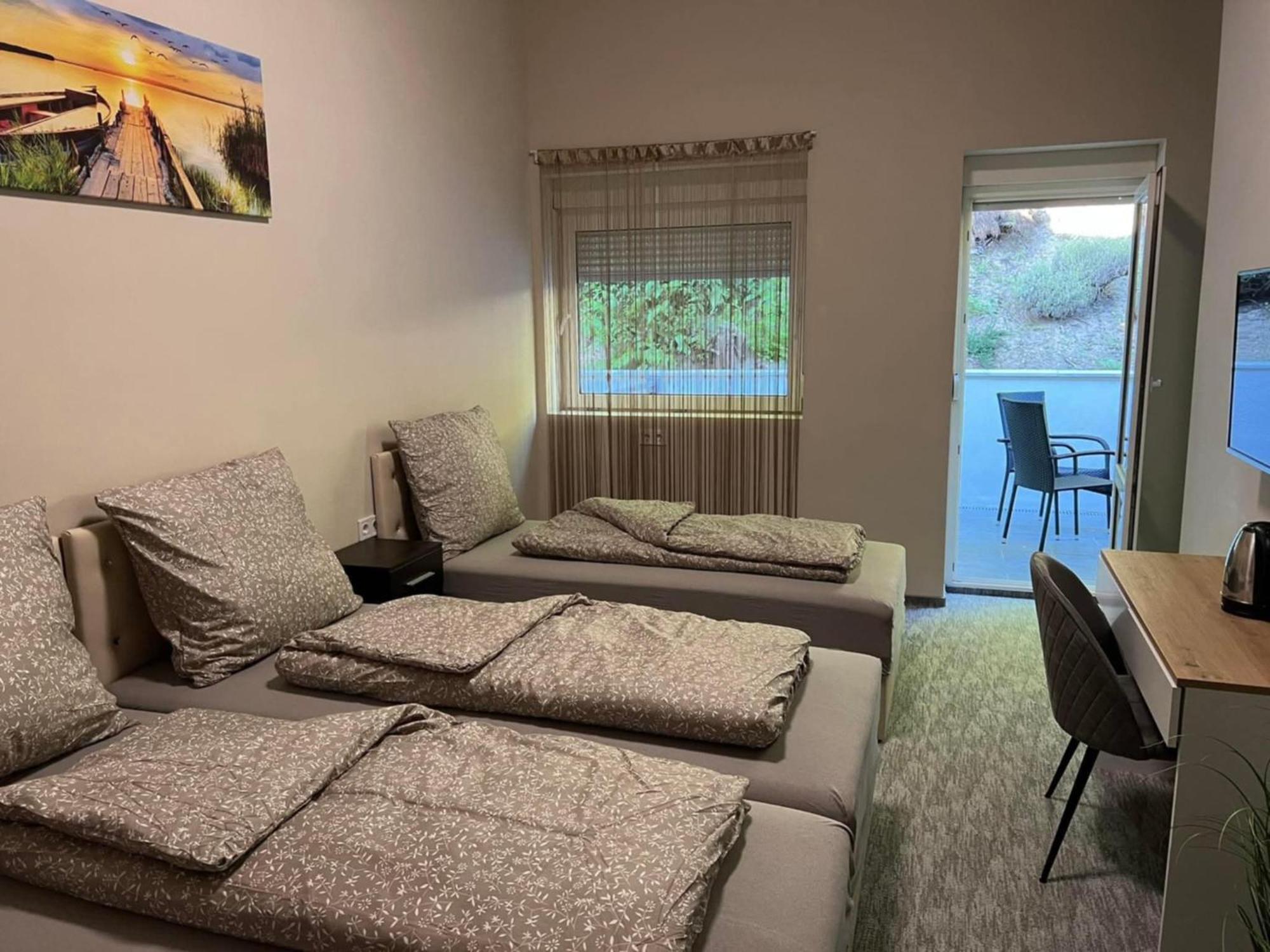 Kinizsi Udvar Apartmanház Balatonboglár Exteriér fotografie
