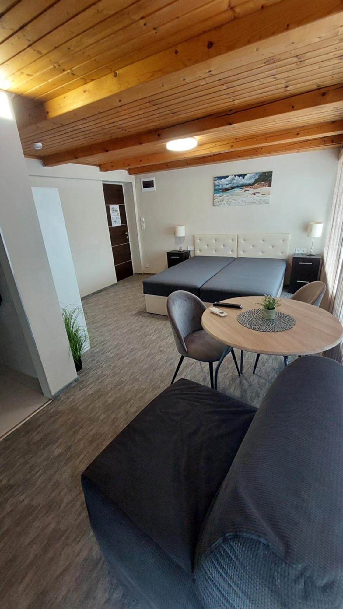 Kinizsi Udvar Apartmanház Balatonboglár Exteriér fotografie