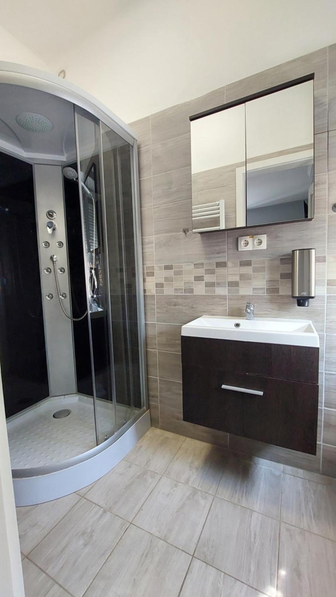 Kinizsi Udvar Apartmanház Balatonboglár Exteriér fotografie