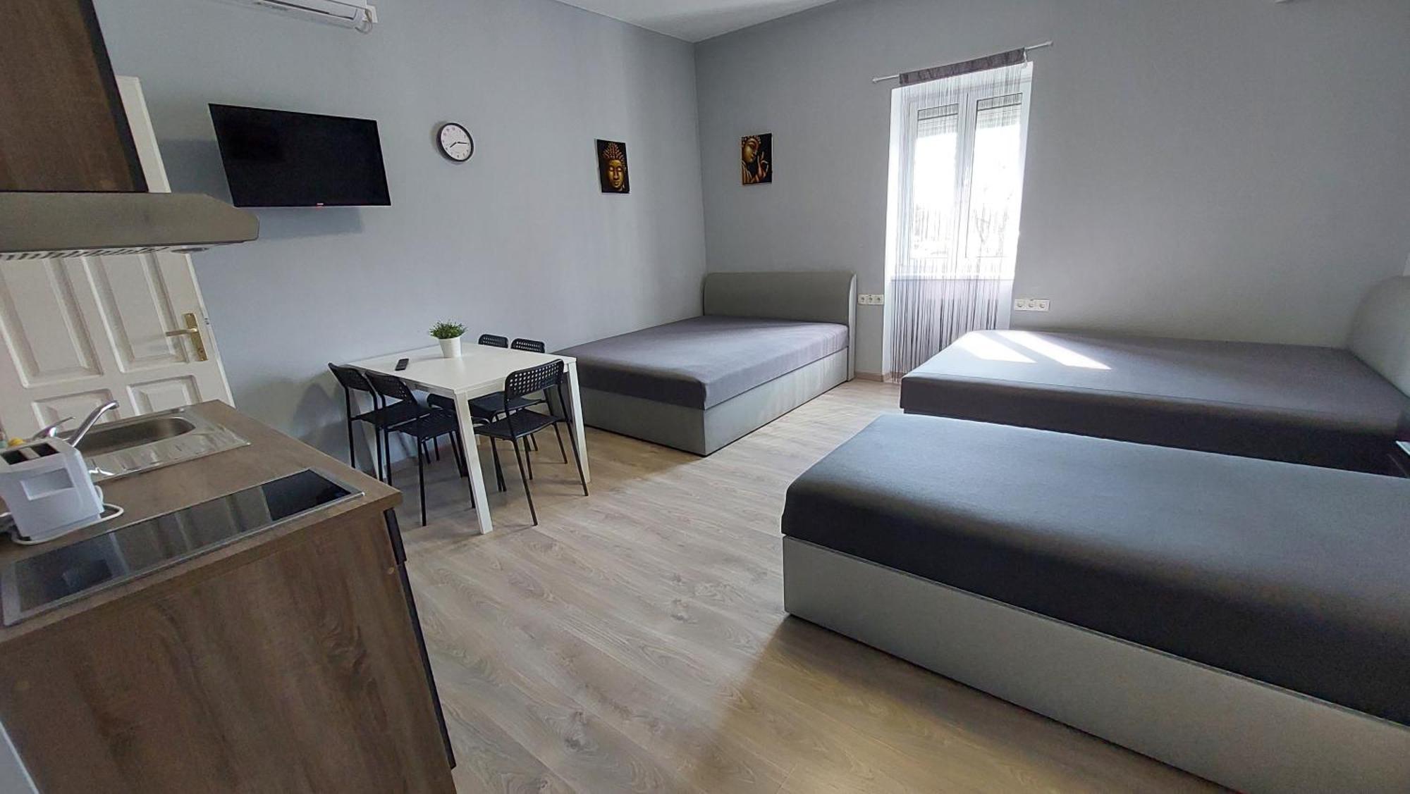 Kinizsi Udvar Apartmanház Balatonboglár Exteriér fotografie