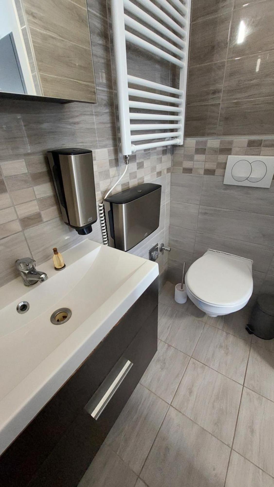 Kinizsi Udvar Apartmanház Balatonboglár Exteriér fotografie